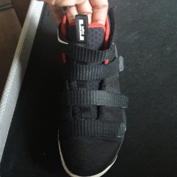 LABRON JAMES - Picture 2 of 2